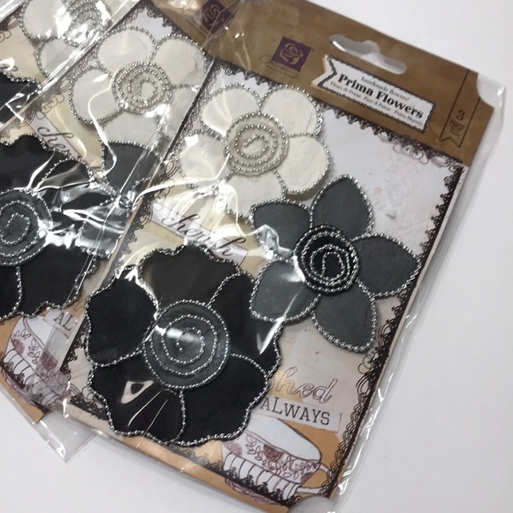 Crafters Bundle of Flowers & Clips - Picture 4 of 9